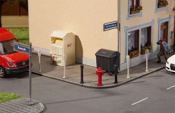 Straßenschilder mit Zubehör