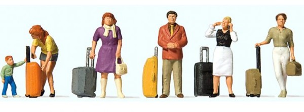 Stehende Reisende mit Trolley