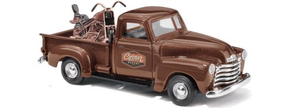 Chevy Pick-up mit Motorrad