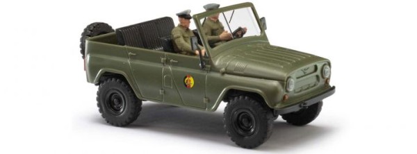 UAZ 469 NVA mit Fahrer