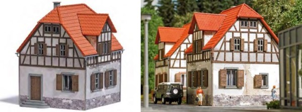 Verwittertes Wohnhaus H0