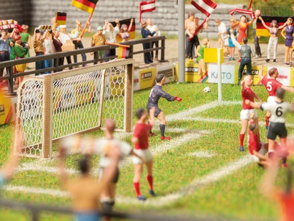 Fußballtore und Eckfahnen