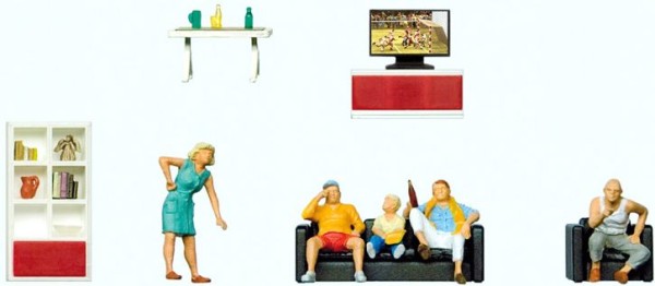 Familie beim Fernsehen. Wohnz