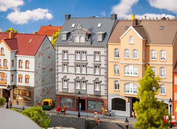 Stadthaus mit Reparaturwerkst