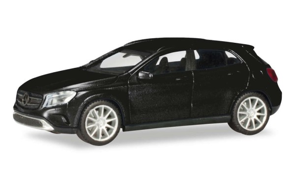 MB GLA Klasse Kosmosschwarz metallic