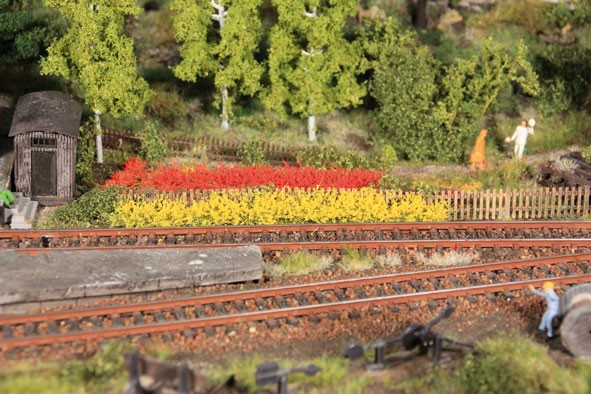 8 Grasstreifen gelb/rot XL