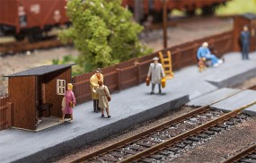 Wartehaus mit Bahnsteigsperre